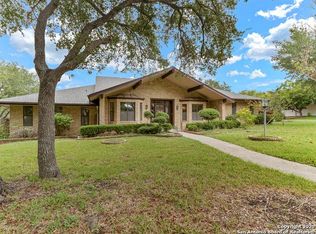 621 Crestway Dr, Windcrest, TX 78239