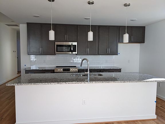 3rd image of 1405 Porter St #B