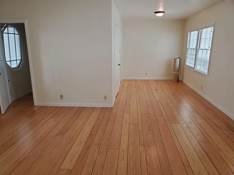 1935 Clay St #302 — Photo 3