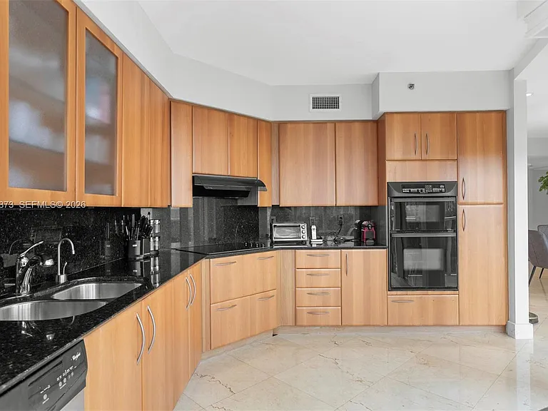 19111 Collins Ave #604 — Photo 15