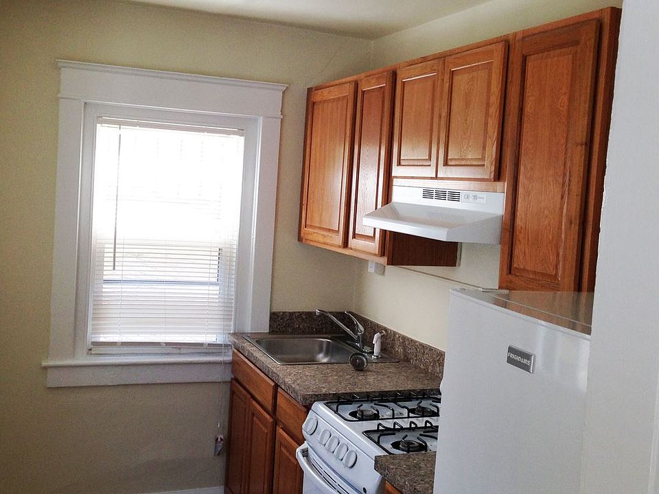 2nd image of 4206A Woodland Ave
