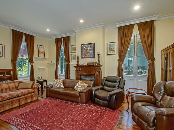 5th image of 1639 Arabella St