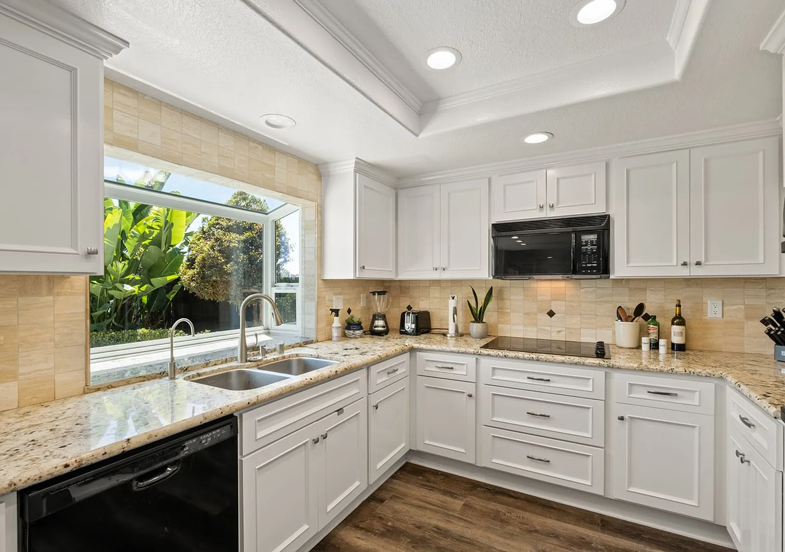 Newly Renovated and Furnished Ocean View Home! — Photo 3