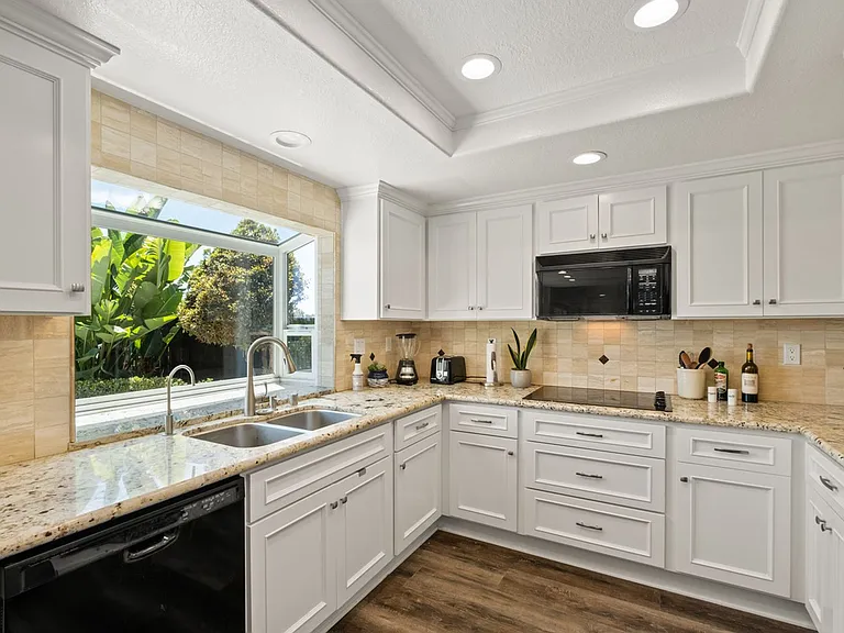 23952 Dory Dr — Photo 3