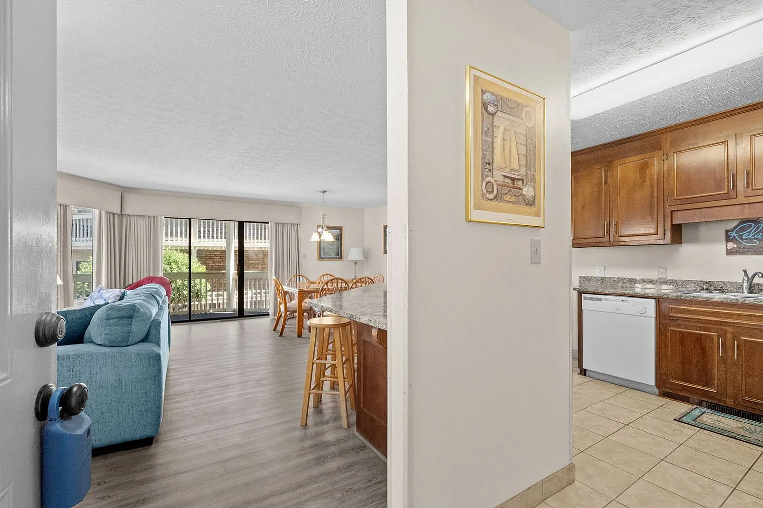 2 bed, 2.0 bath, 1044 sqft, $3,288 — Photo 2