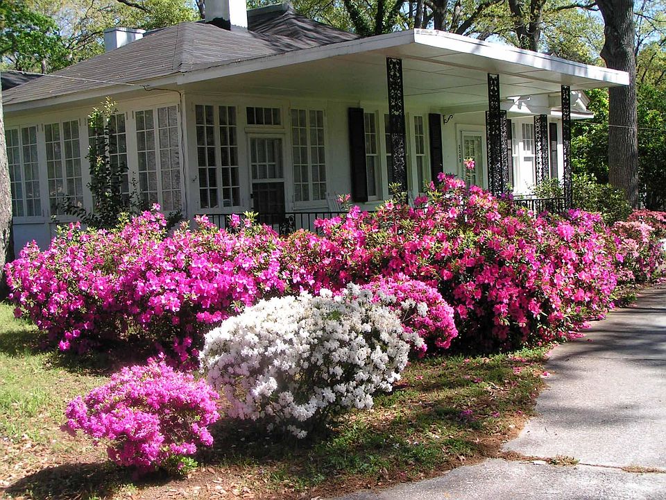 View of front porch and Florida room.