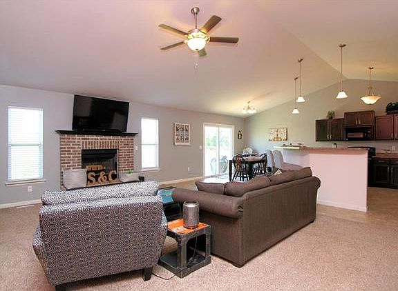 5th image of 1635 Saint Charles Dr