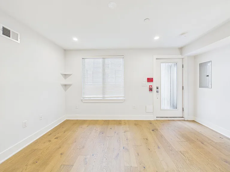 212 Bainbridge St #3 — Photo 4