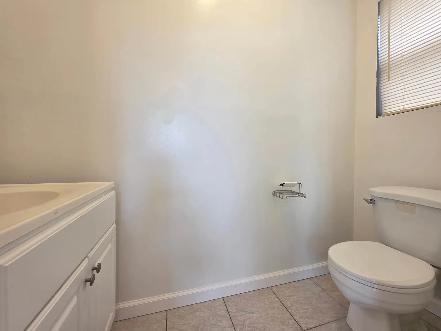 3 bed, 1.5 bath, 1344 sqft, $3,000 — Photo 4