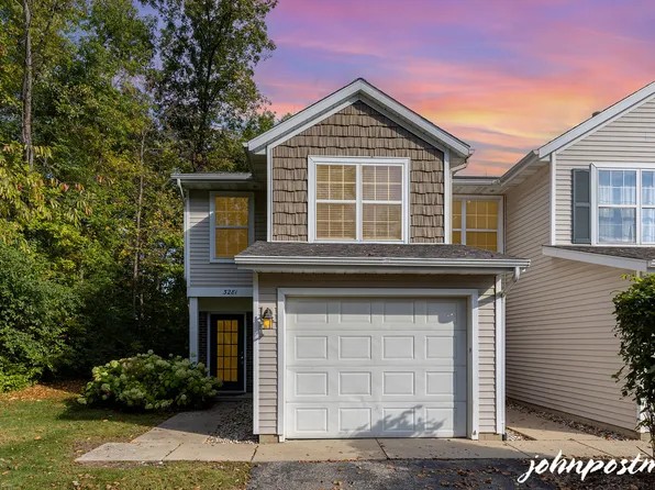 3281 Park Ridge Ln NE, Grand Rapids, MI 49525