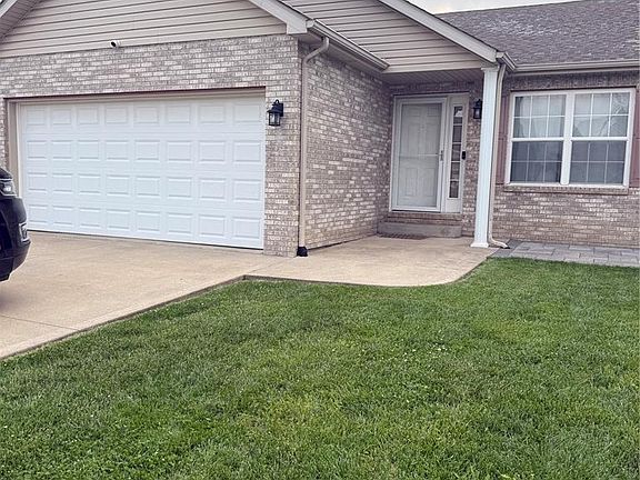 2nd image of 221 Alamosa Dr