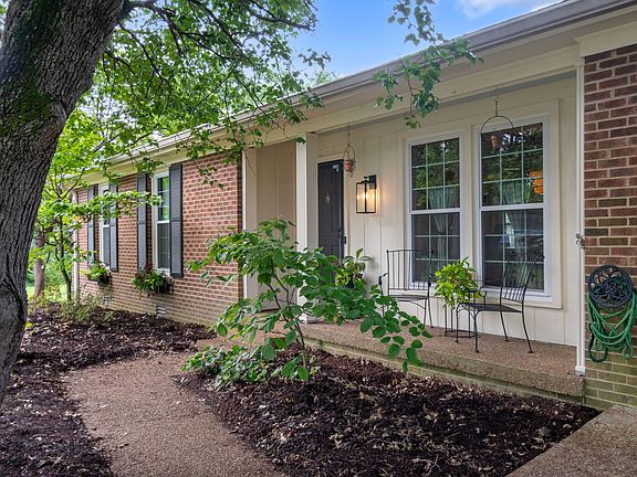 5th image of 1702 Twin Oaks Ct