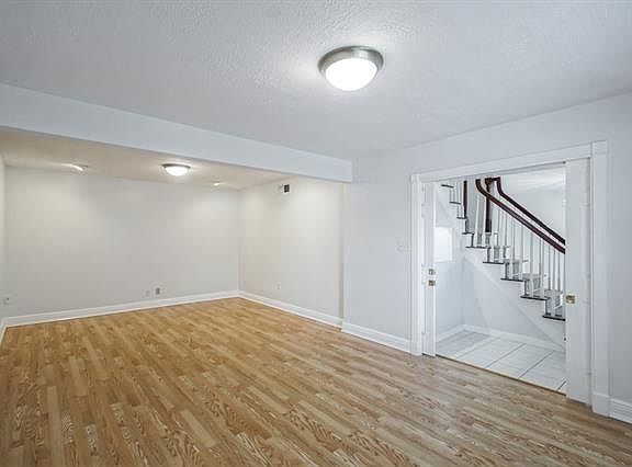 5th image of 865 Oakwood Dr
