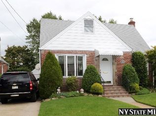 25 Fritchie Pl, Valley Stream, NY 11580