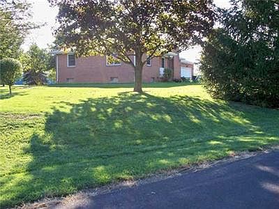4th image of 40 Stratford Dr