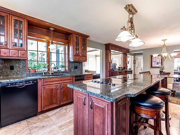 4th image of 6 Chapman Dr