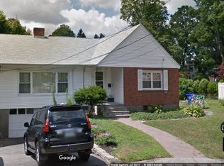 22 Glazer Rd #20, Newton Center, MA 02459