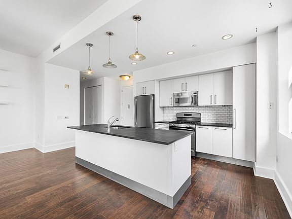 3rd image of 4 Beacon Way APT 602
