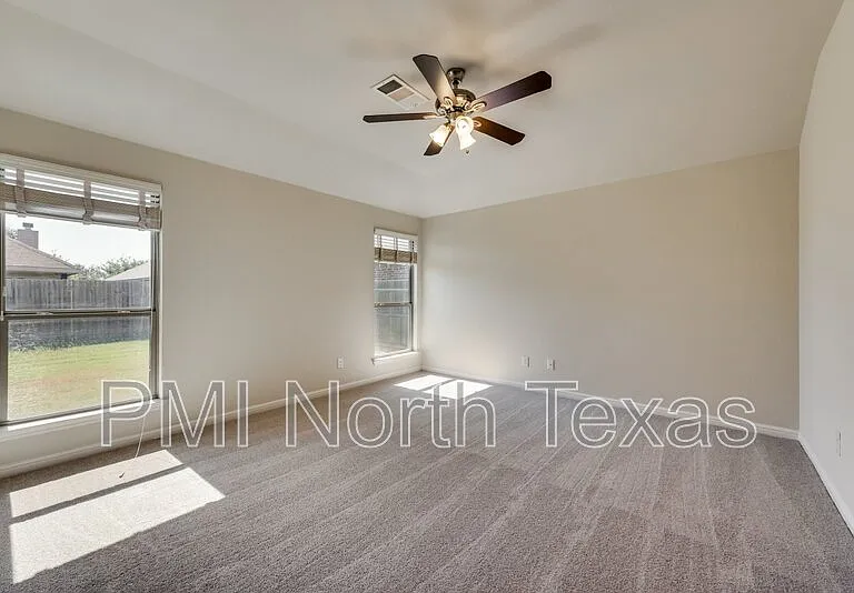 2404 Sun Creek Dr — Photo 15