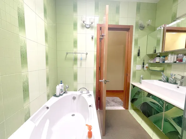 2963 Voorhies Avenue image 38 of 53