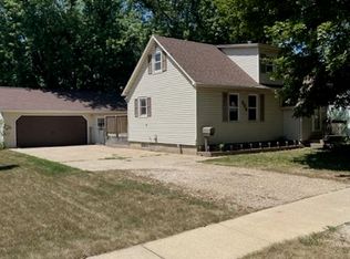 809 N 13th St, Estherville, IA 51334