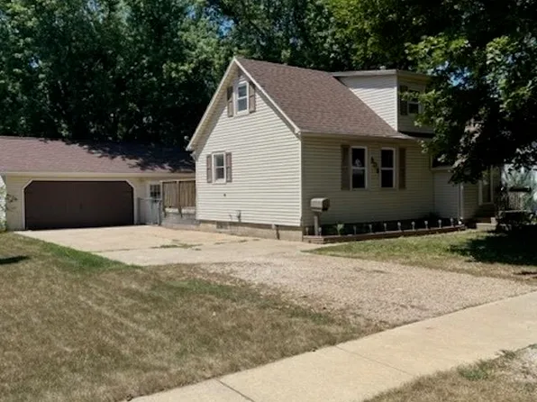 809 N 13th St, Estherville, IA 51334