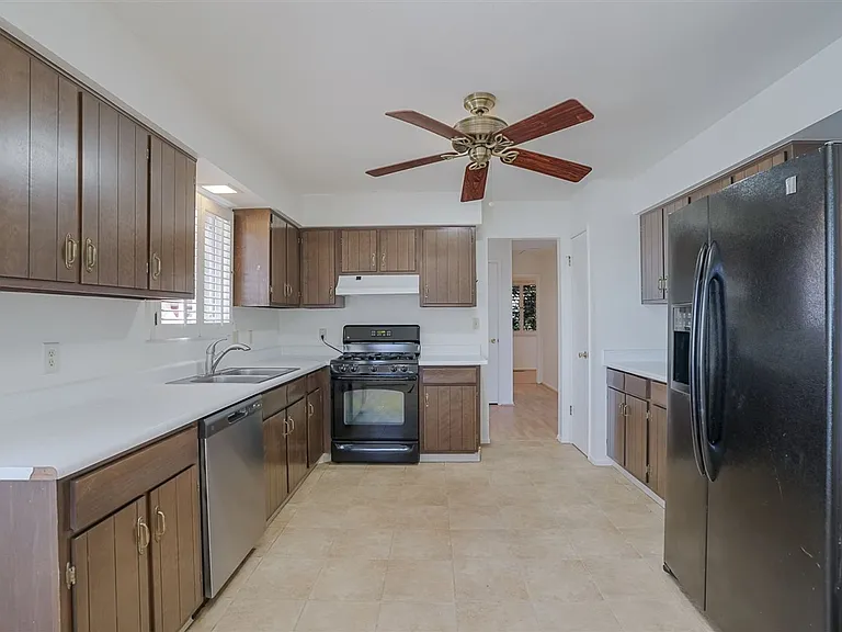 2270 Sandia Dr — Photo 11