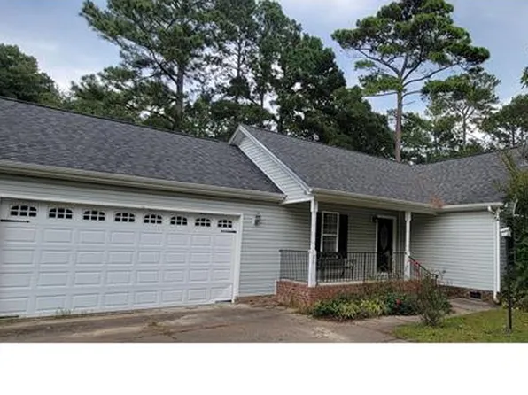 326 Log Cabin Ct, Selma, NC 27576