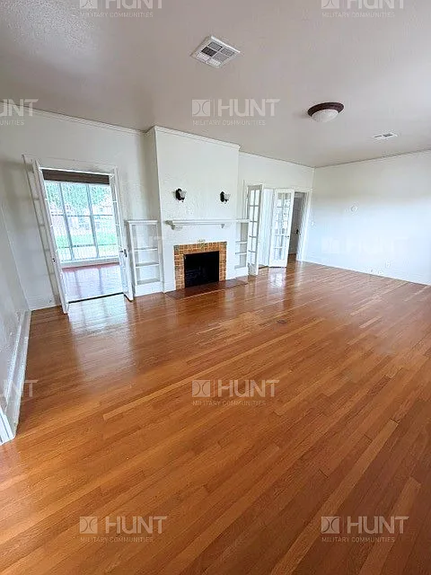 4 bed, 2324 sqft, $2,382 — Photo 2