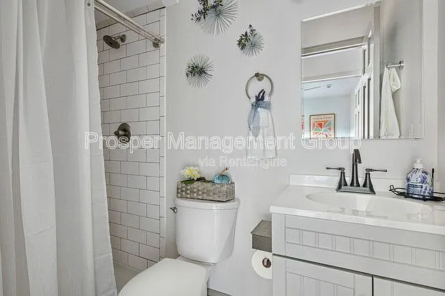 201 Nassau St — Photo 12