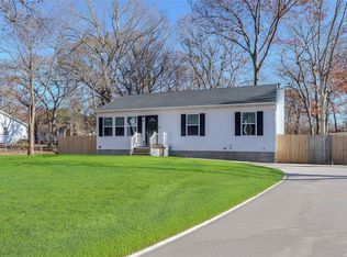 5 Phineas St, Medford, NY 11763