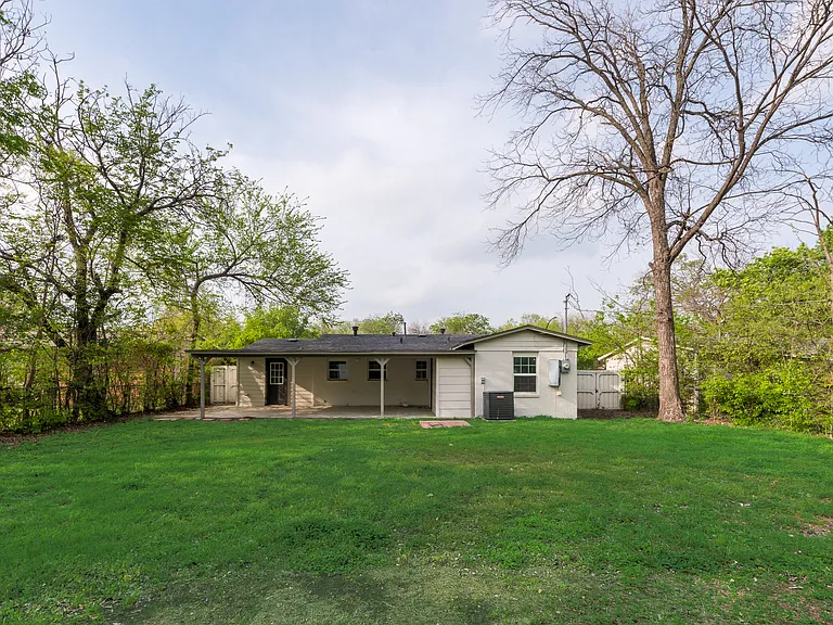 1104 Belvedere Dr — Photo 18