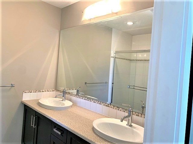 Ensuite off Master Bedroom