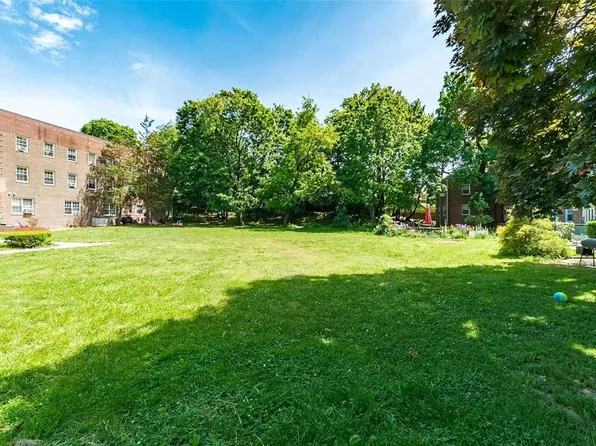 78-05 Park Drive East image 10 of 10