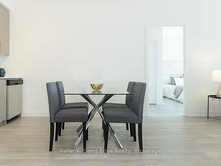 212 King William St #405 — Photo 11