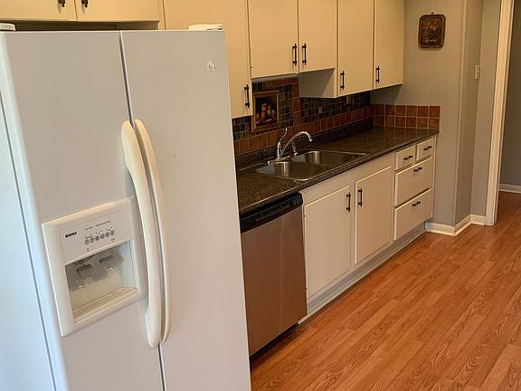 5th image of 105 Karolwood Dr
