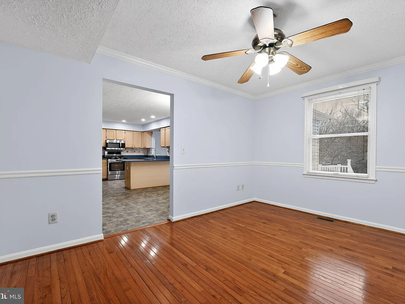 4 bed, 2.5 bath, 2702 sqft, $3,800 — Photo 4