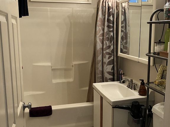 3rd image of 37 Caswell St APT 4