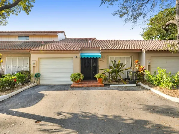 14842 Breckness Pl, Miami Lakes, FL 33016