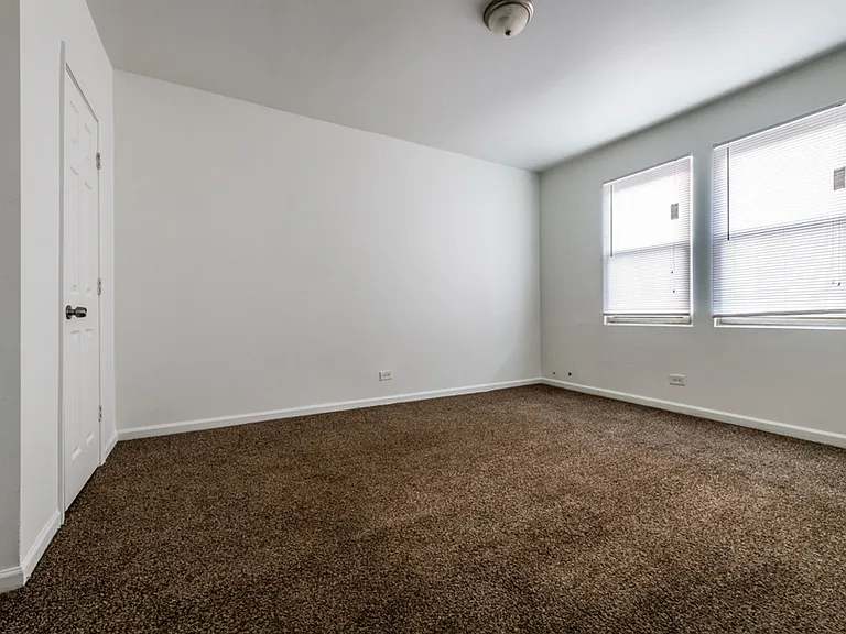 5800-04 S Artesian Ave — Photo 5