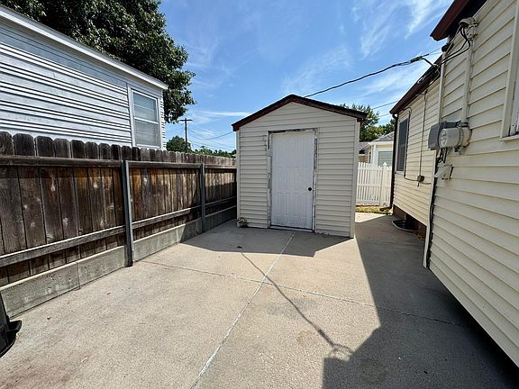 3rd image of 903 W 29th St