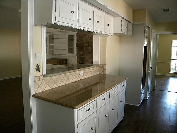 3rd image of 4007 Elderwood Dr