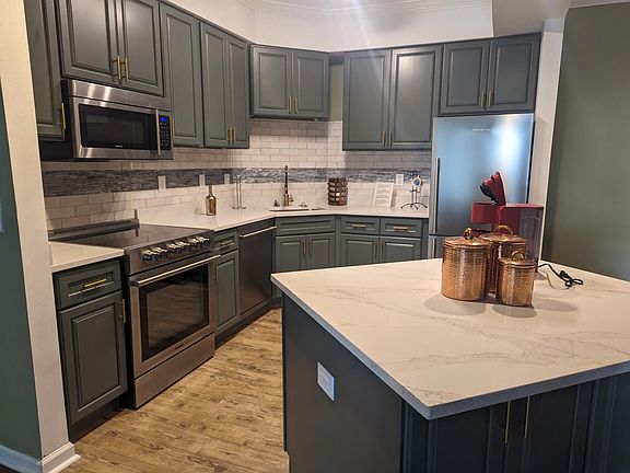 3rd image of 380 Marshland Rd APT J21