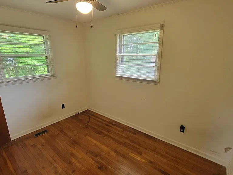 1508 Holladay Rd — Photo 10