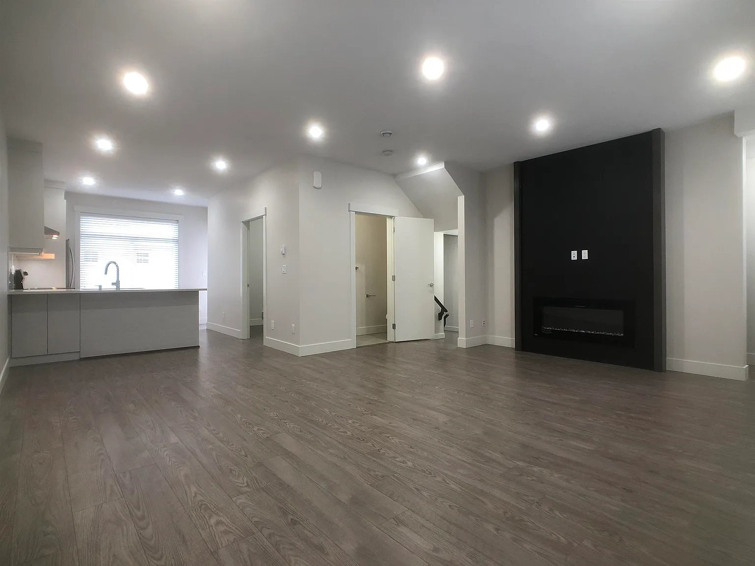 4 bed, 1900 sqft, $3,000 — Photo 2