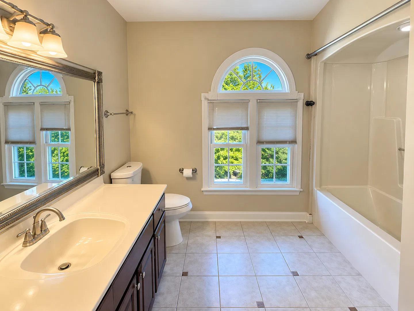 Gorgeous 5 Bedroom 3 Bathroom Brick Home in Woodside Plantation! — Photo 3