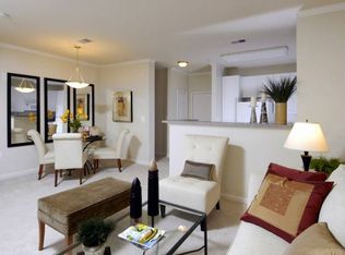 6401 Rock Forest Dr APT 203, Bethesda, MD 20817