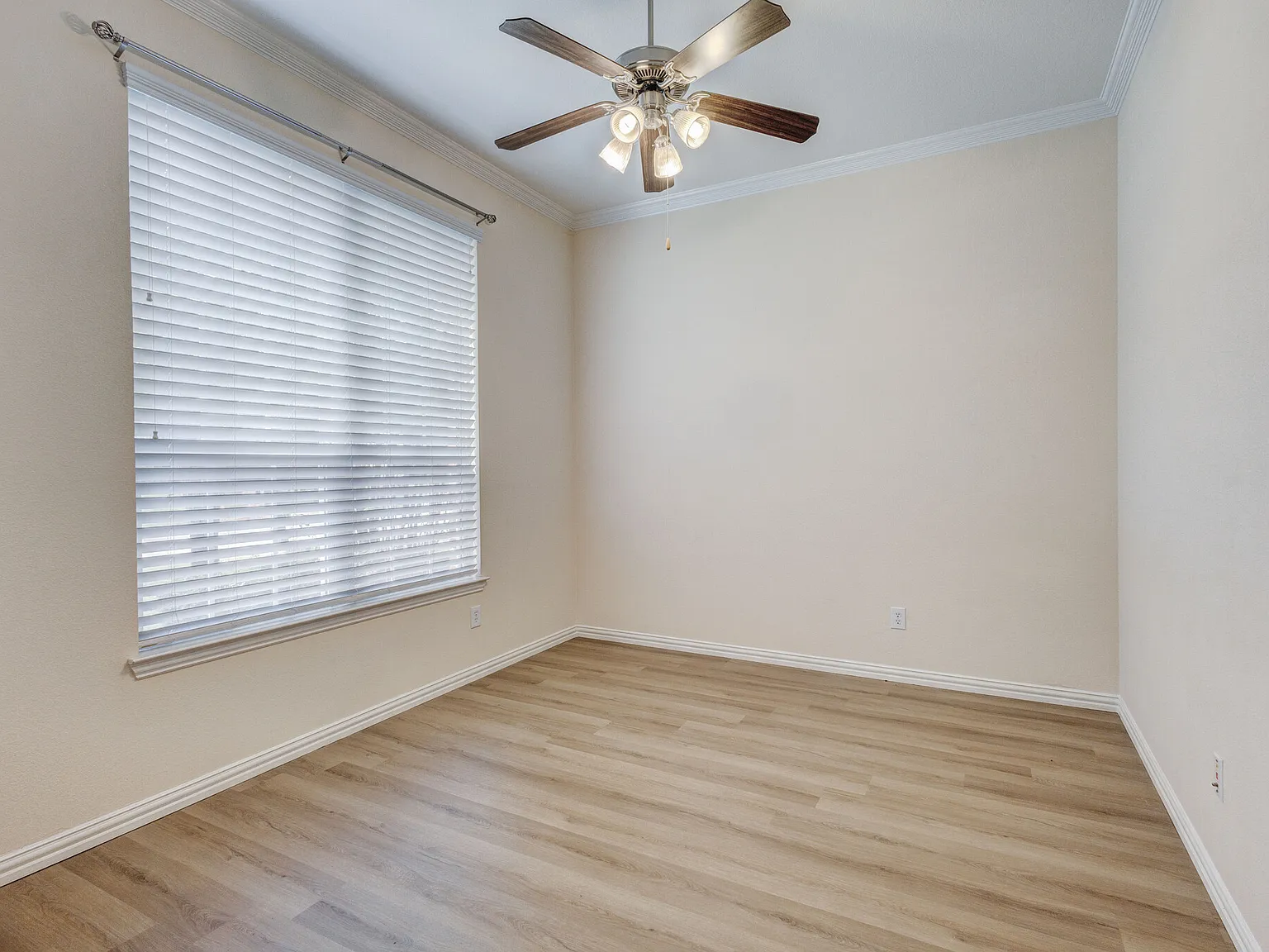 4 bed, 3.5 bath, 3175 sqft, $3,200 — Photo 4