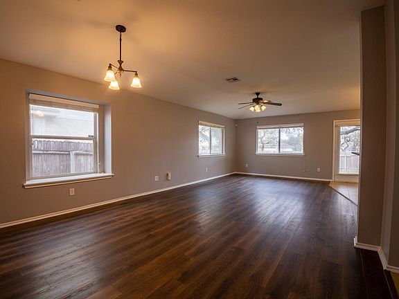 5th image of 3718 Castle Rock Dr
