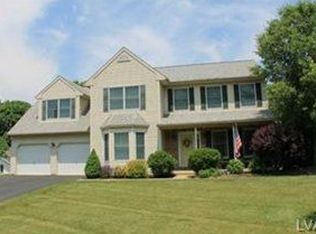3 Crossing Ct, Easton, PA 18045